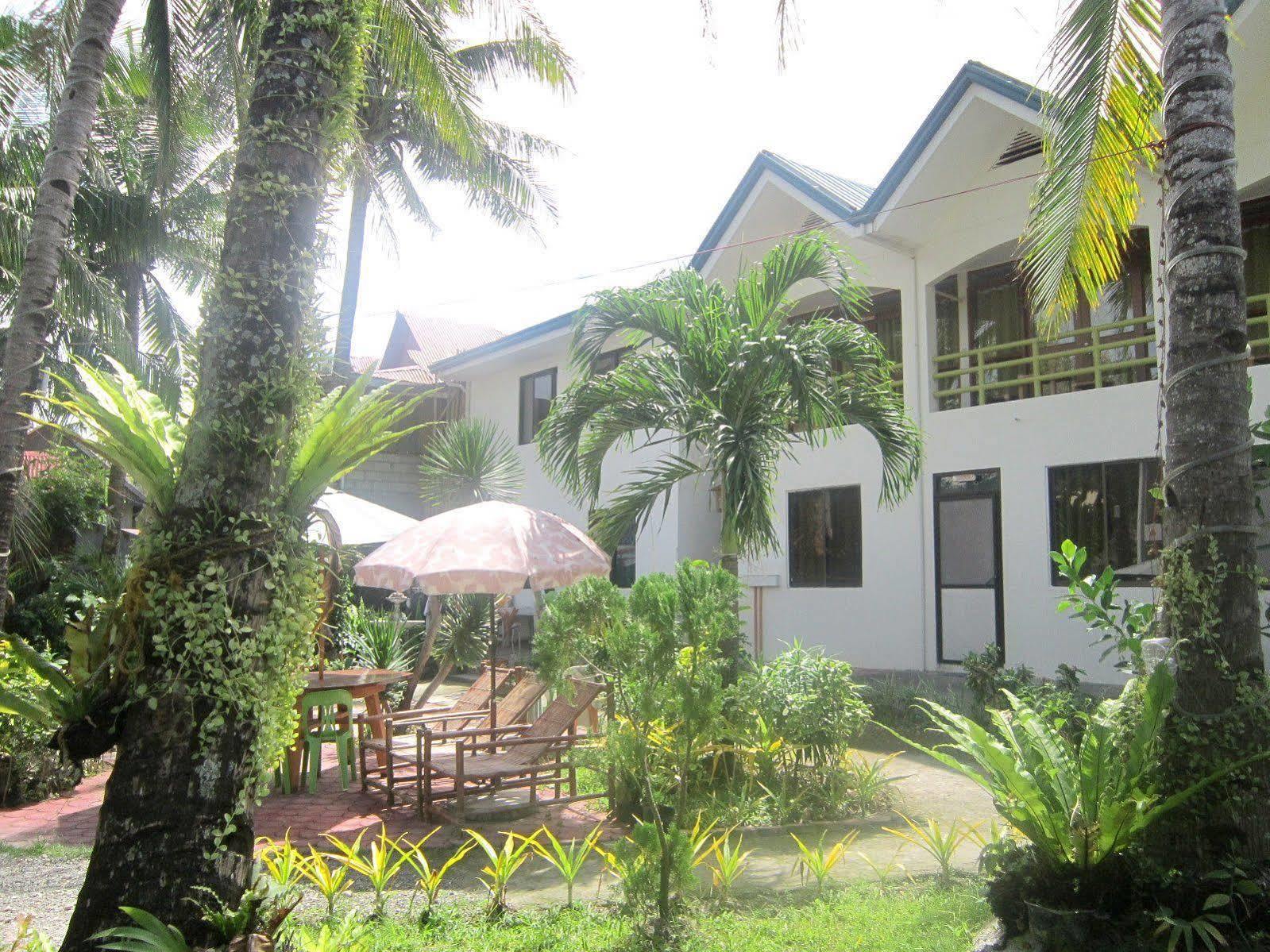 Reddoorz Plus @ Secret Garden Boracay Balabag (Boracay) Exterior foto